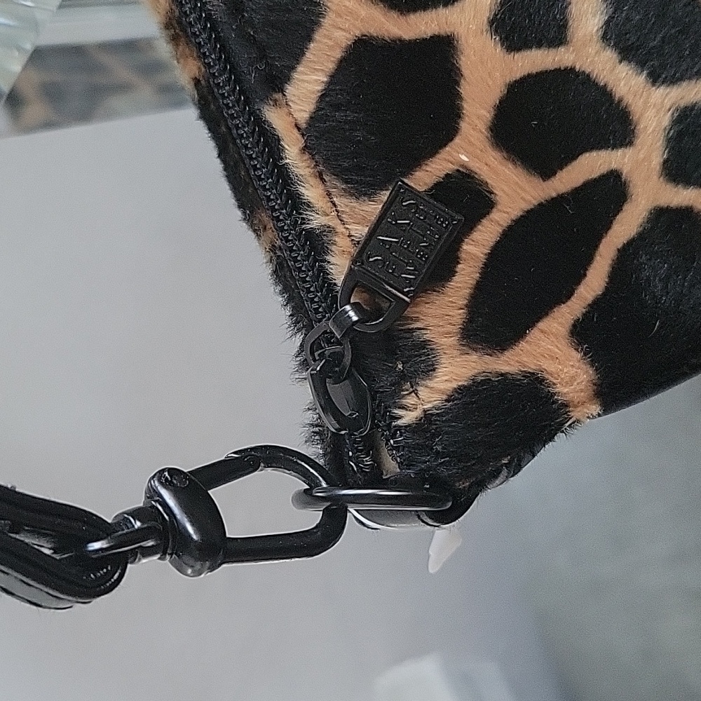 NWT Saks Fifth Avenue Faux Giraffe Plush Shoulder Bag - Picture 6 of 12